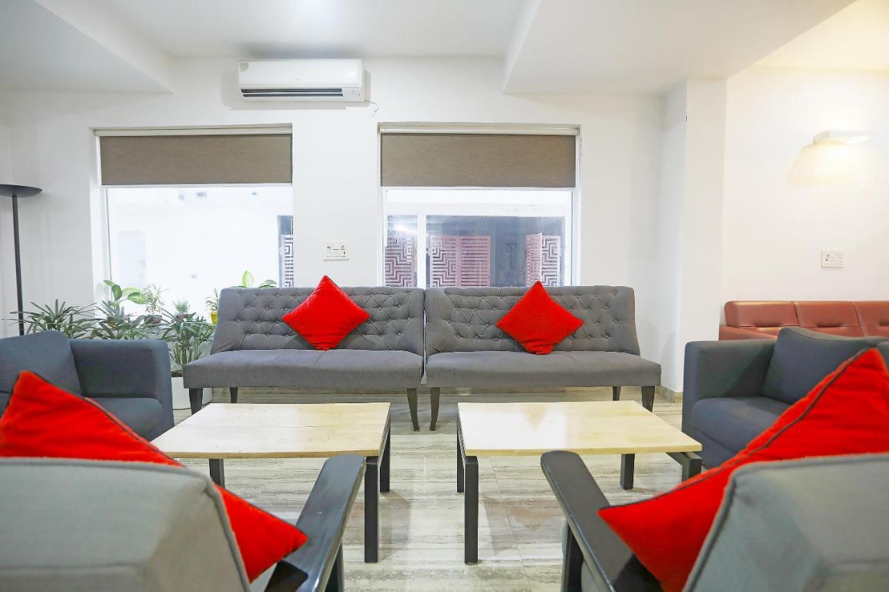 Super Townhouse Cloud Bay, Near Genpact, Sector-69, Gurgaon Hotell Exteriör bild