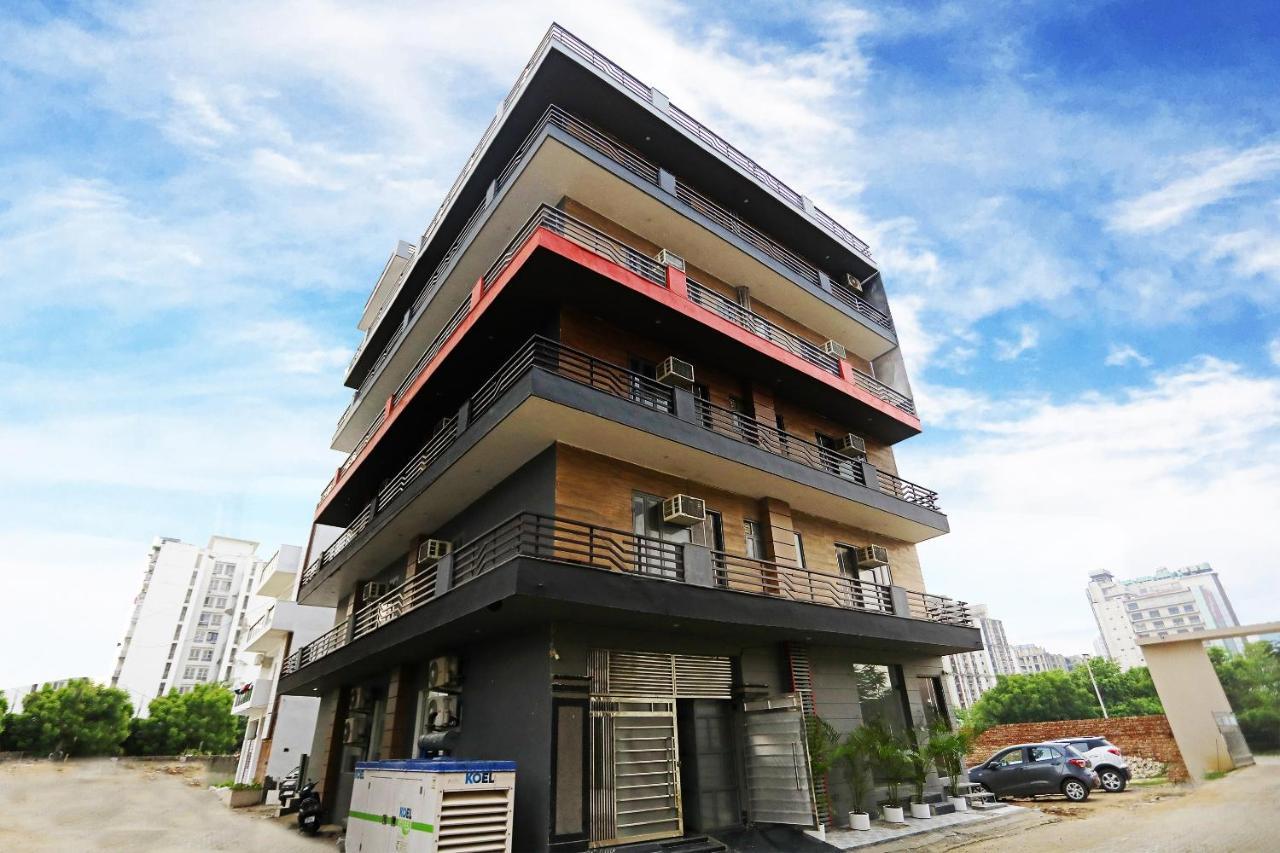 Super Townhouse Cloud Bay, Near Genpact, Sector-69, Gurgaon Hotell Exteriör bild