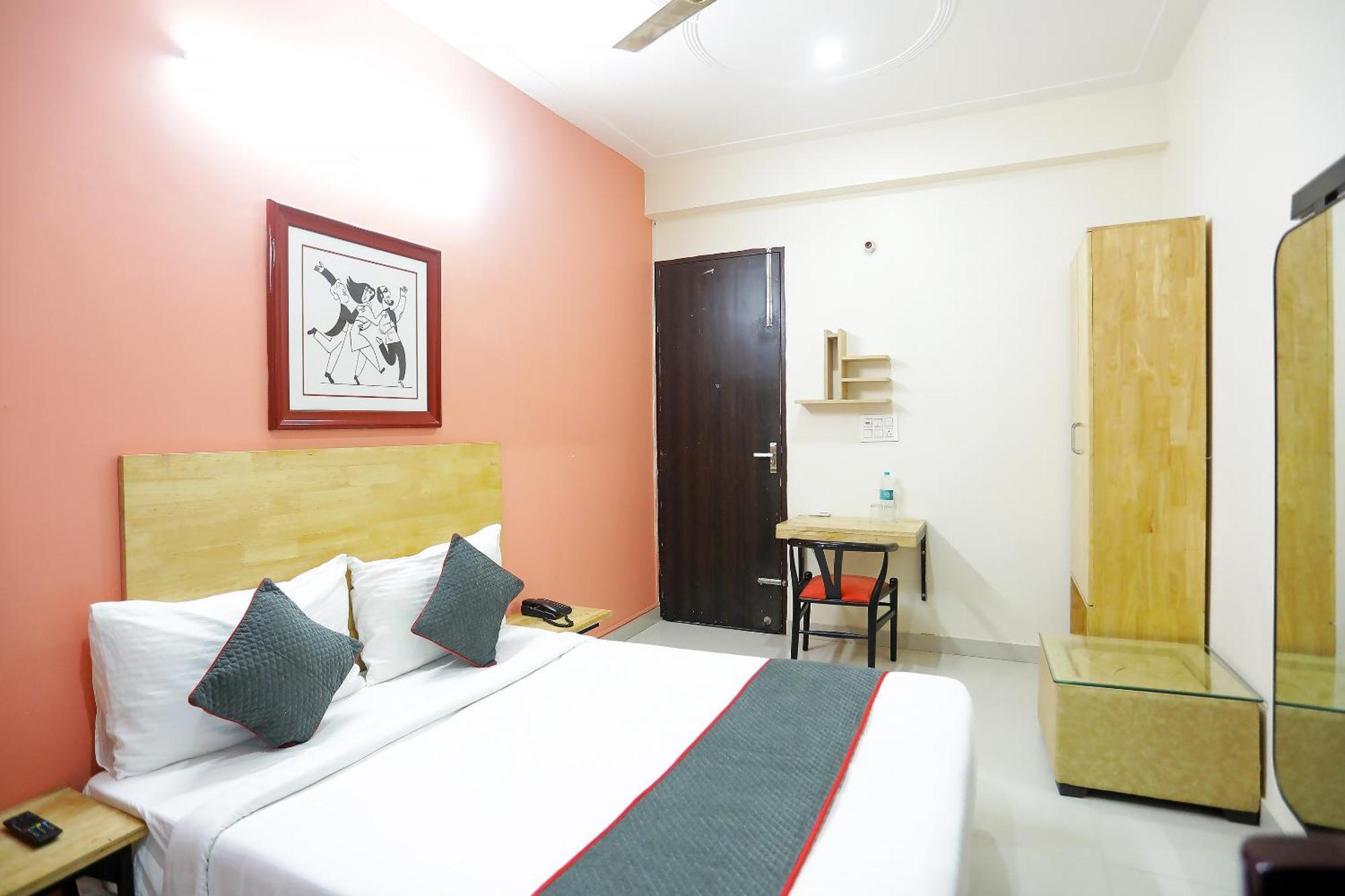 Super Townhouse Cloud Bay, Near Genpact, Sector-69, Gurgaon Hotell Exteriör bild