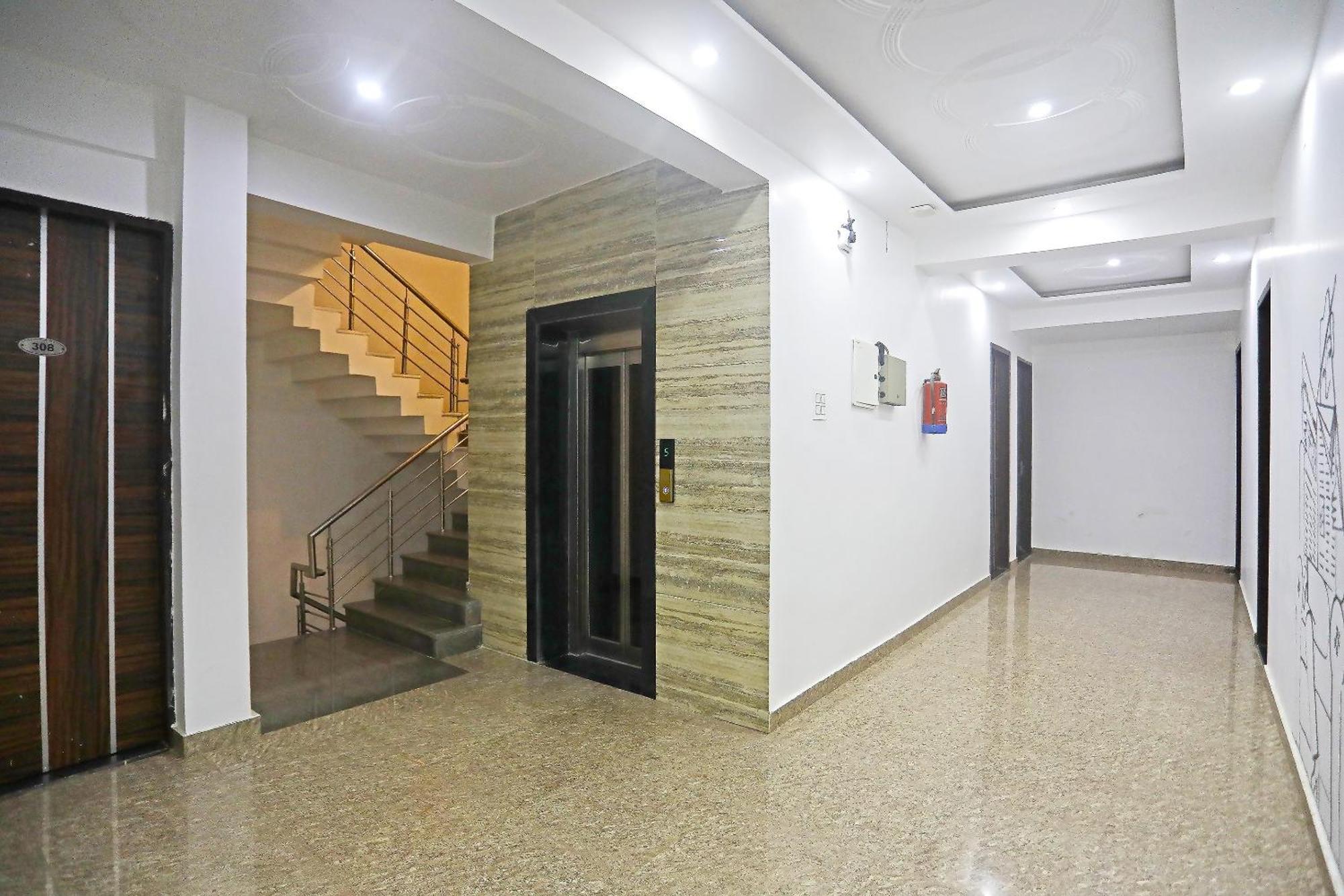 Super Townhouse Cloud Bay, Near Genpact, Sector-69, Gurgaon Hotell Exteriör bild