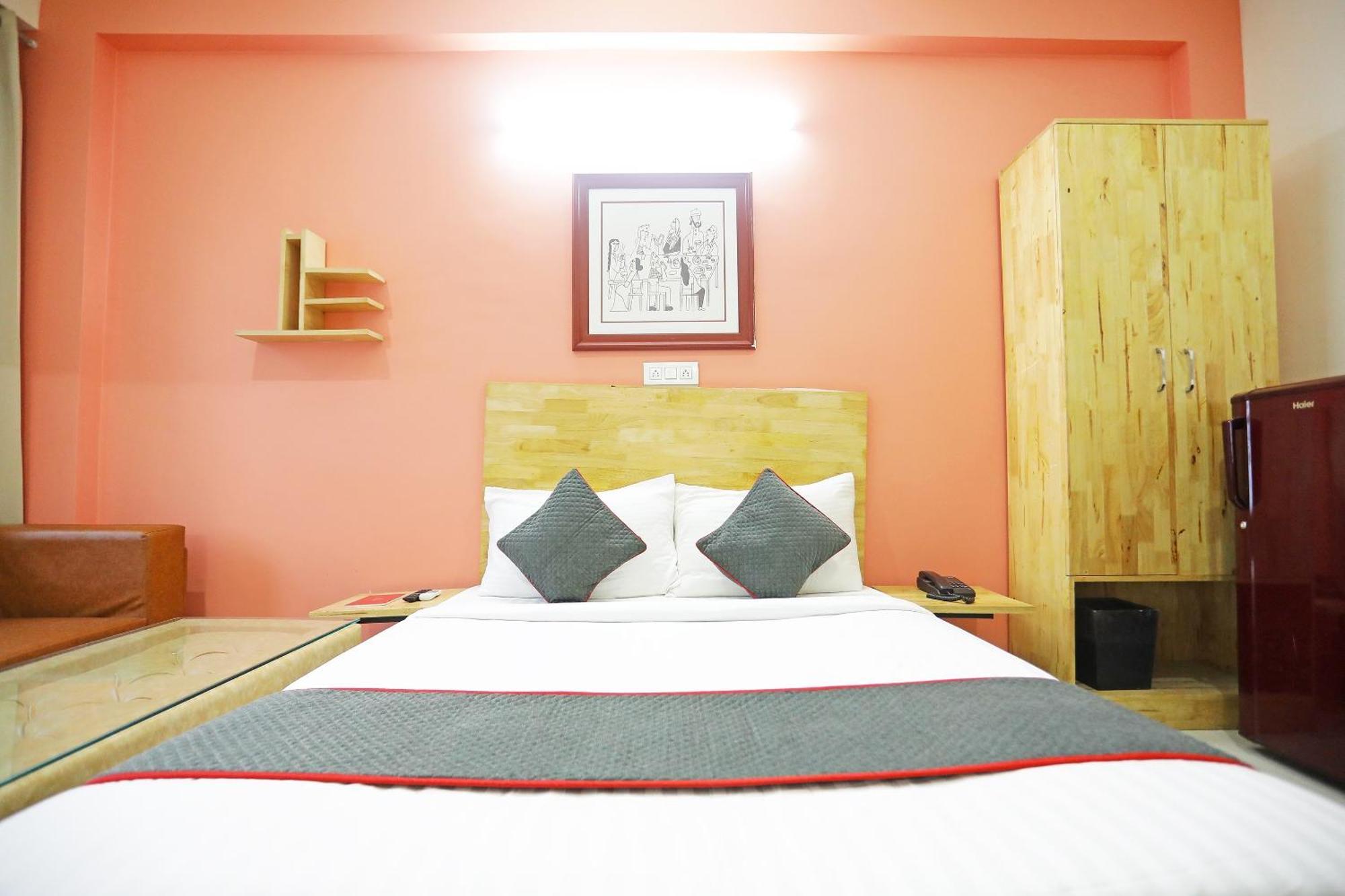 Super Townhouse Cloud Bay, Near Genpact, Sector-69, Gurgaon Hotell Exteriör bild