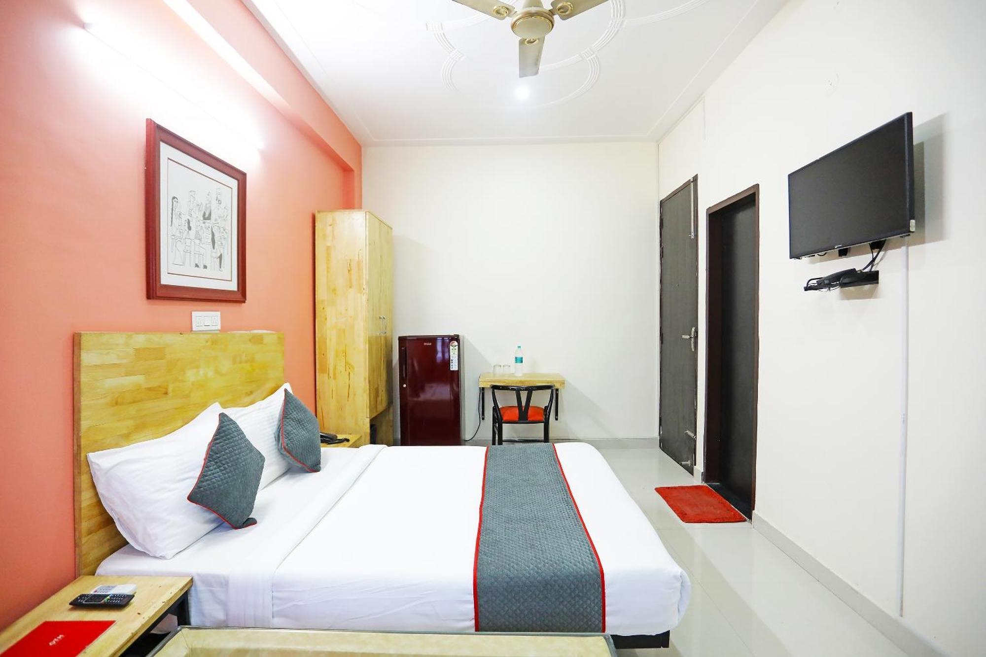 Super Townhouse Cloud Bay, Near Genpact, Sector-69, Gurgaon Hotell Exteriör bild