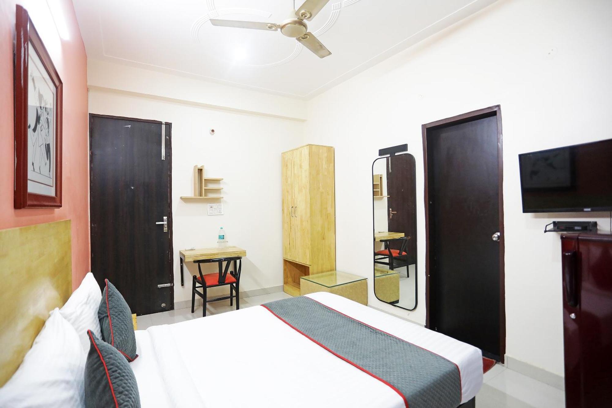 Super Townhouse Cloud Bay, Near Genpact, Sector-69, Gurgaon Hotell Exteriör bild