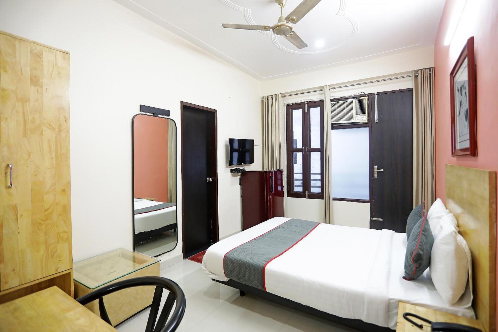 Super Townhouse Cloud Bay, Near Genpact, Sector-69, Gurgaon Hotell Exteriör bild