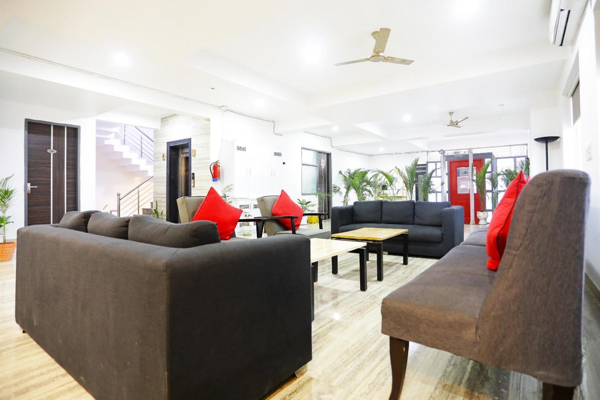Super Townhouse Cloud Bay, Near Genpact, Sector-69, Gurgaon Hotell Exteriör bild