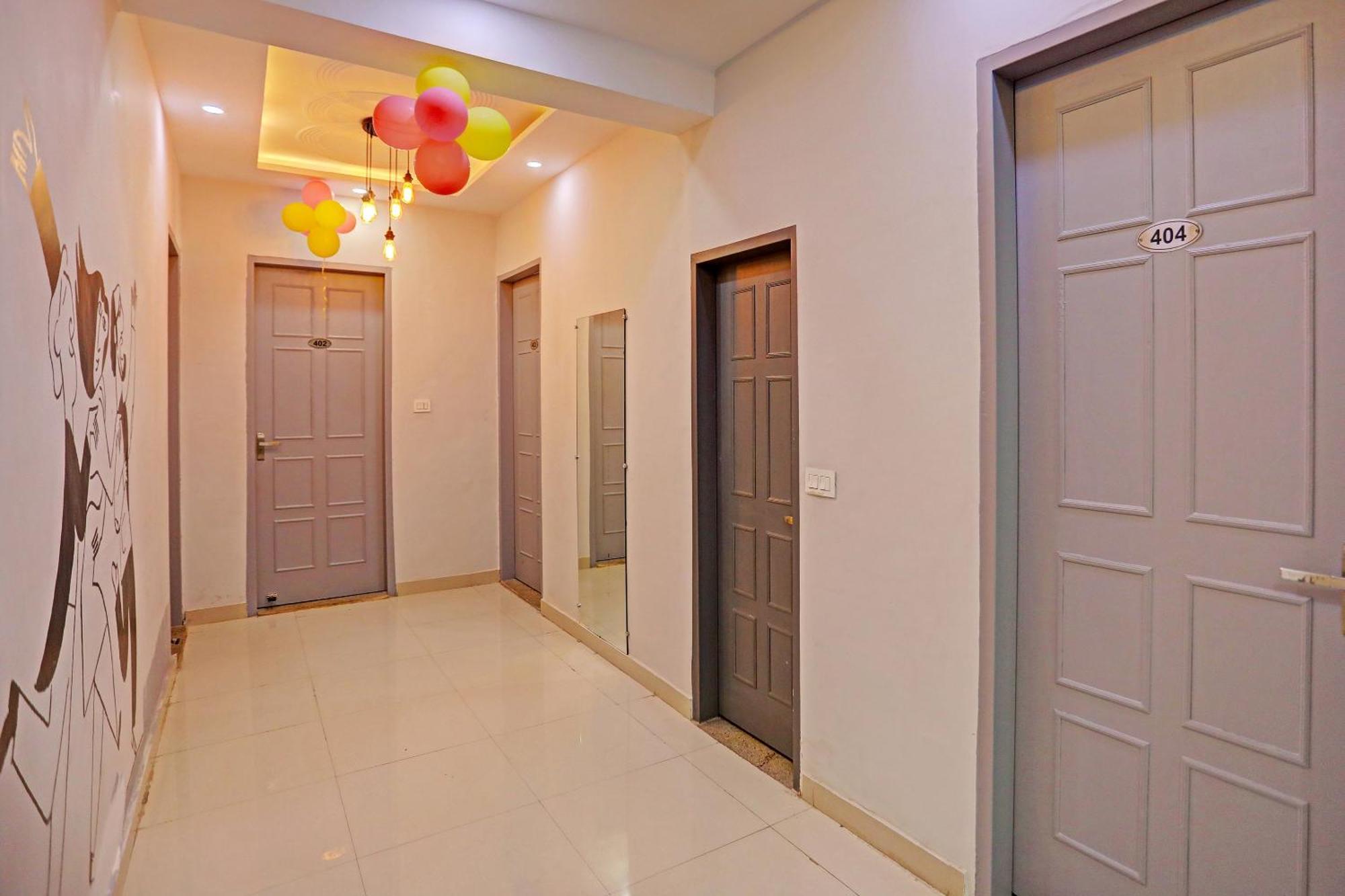 Super Townhouse Cloud Bay, Near Genpact, Sector-69, Gurgaon Hotell Exteriör bild