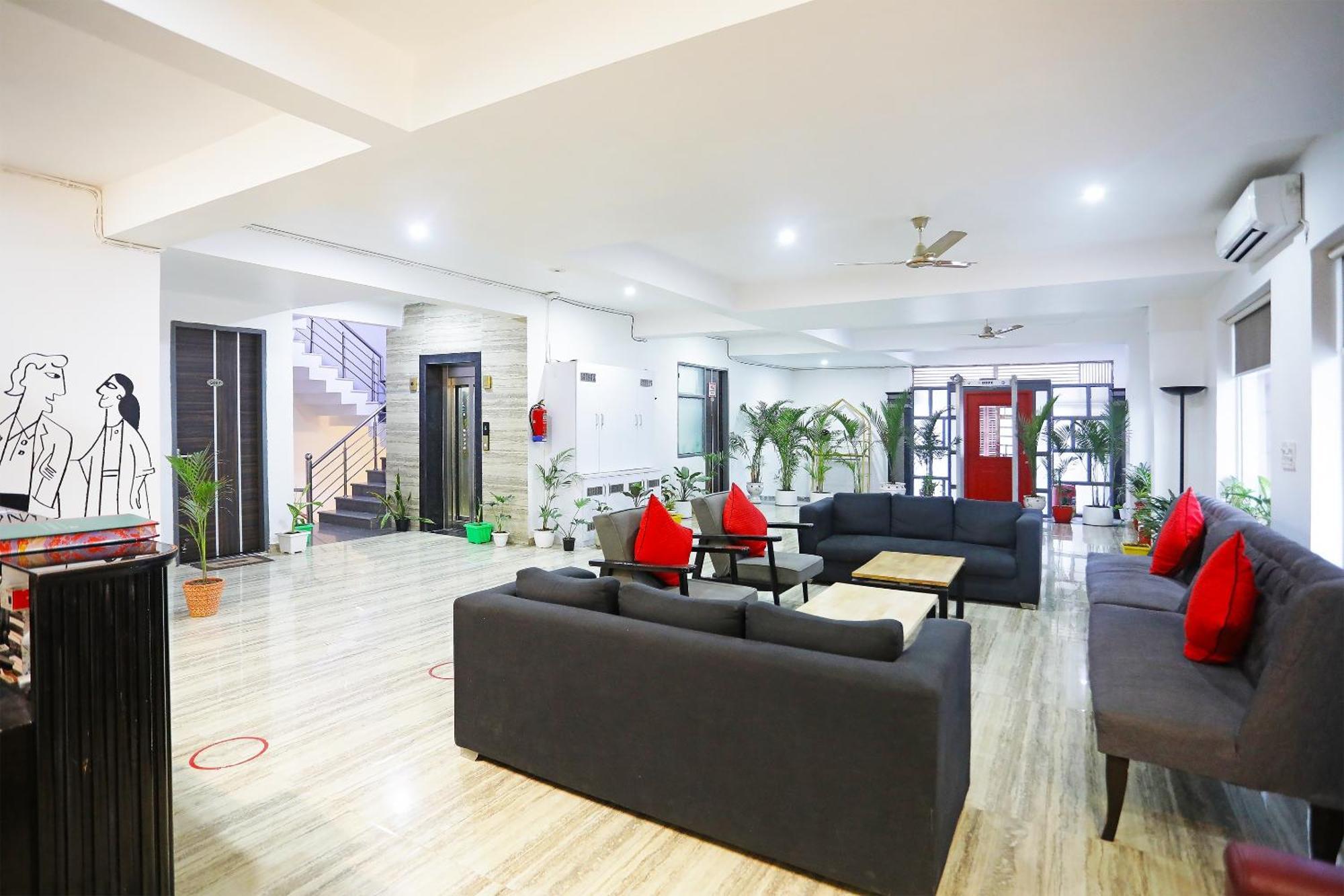 Super Townhouse Cloud Bay, Near Genpact, Sector-69, Gurgaon Hotell Exteriör bild