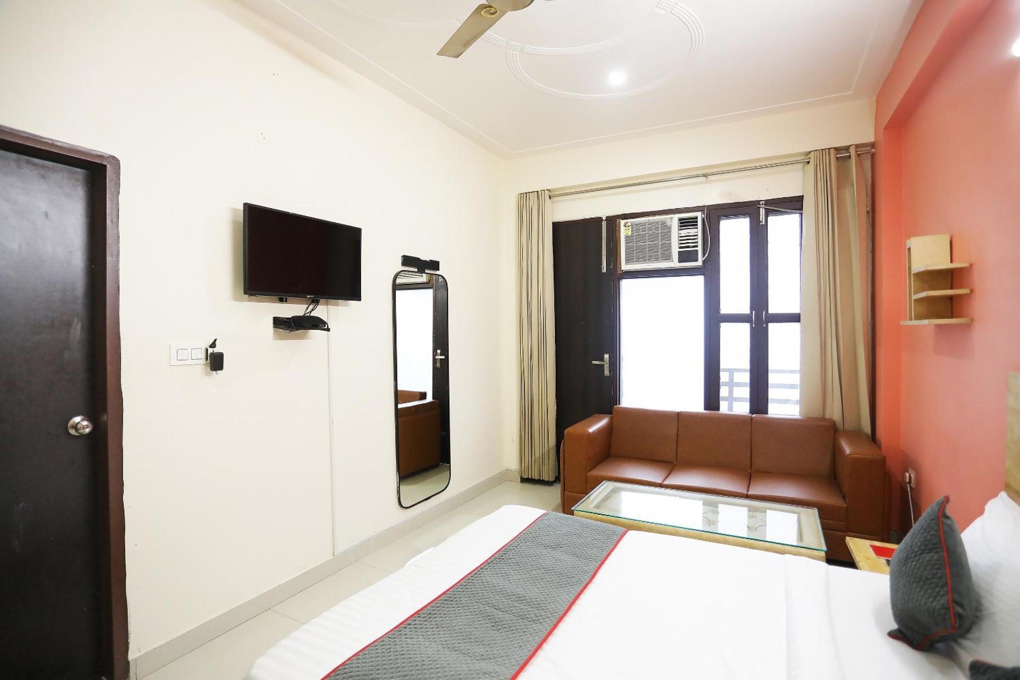 Super Townhouse Cloud Bay, Near Genpact, Sector-69, Gurgaon Hotell Exteriör bild