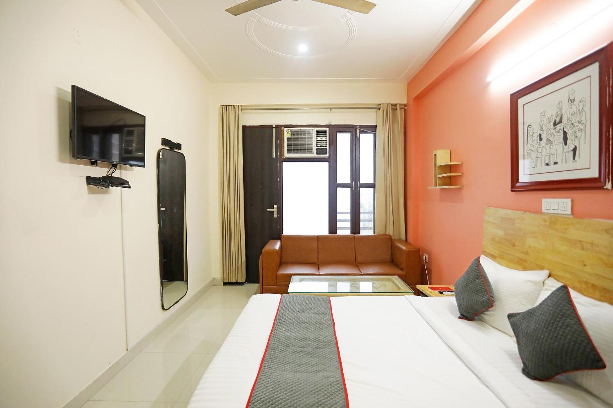 Super Townhouse Cloud Bay, Near Genpact, Sector-69, Gurgaon Hotell Exteriör bild