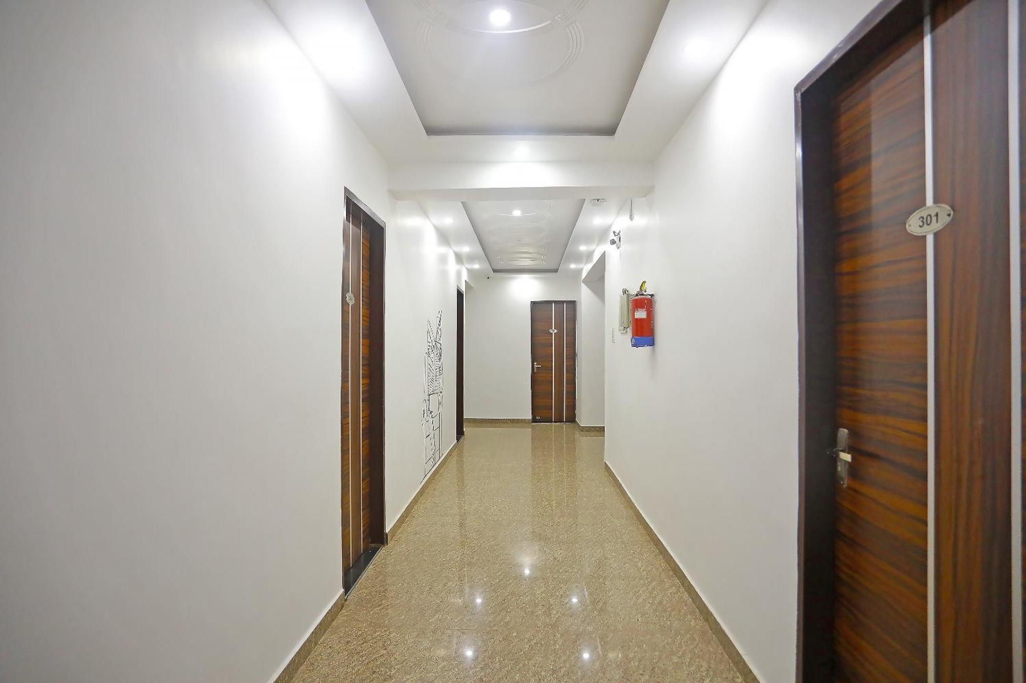 Super Townhouse Cloud Bay, Near Genpact, Sector-69, Gurgaon Hotell Exteriör bild