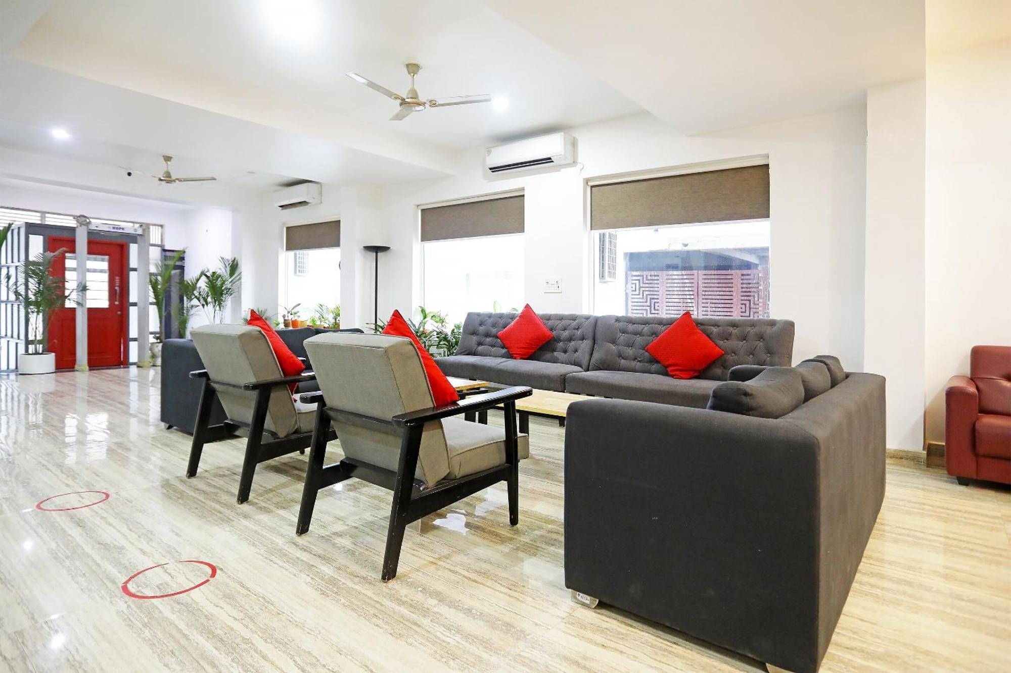 Super Townhouse Cloud Bay, Near Genpact, Sector-69, Gurgaon Hotell Exteriör bild