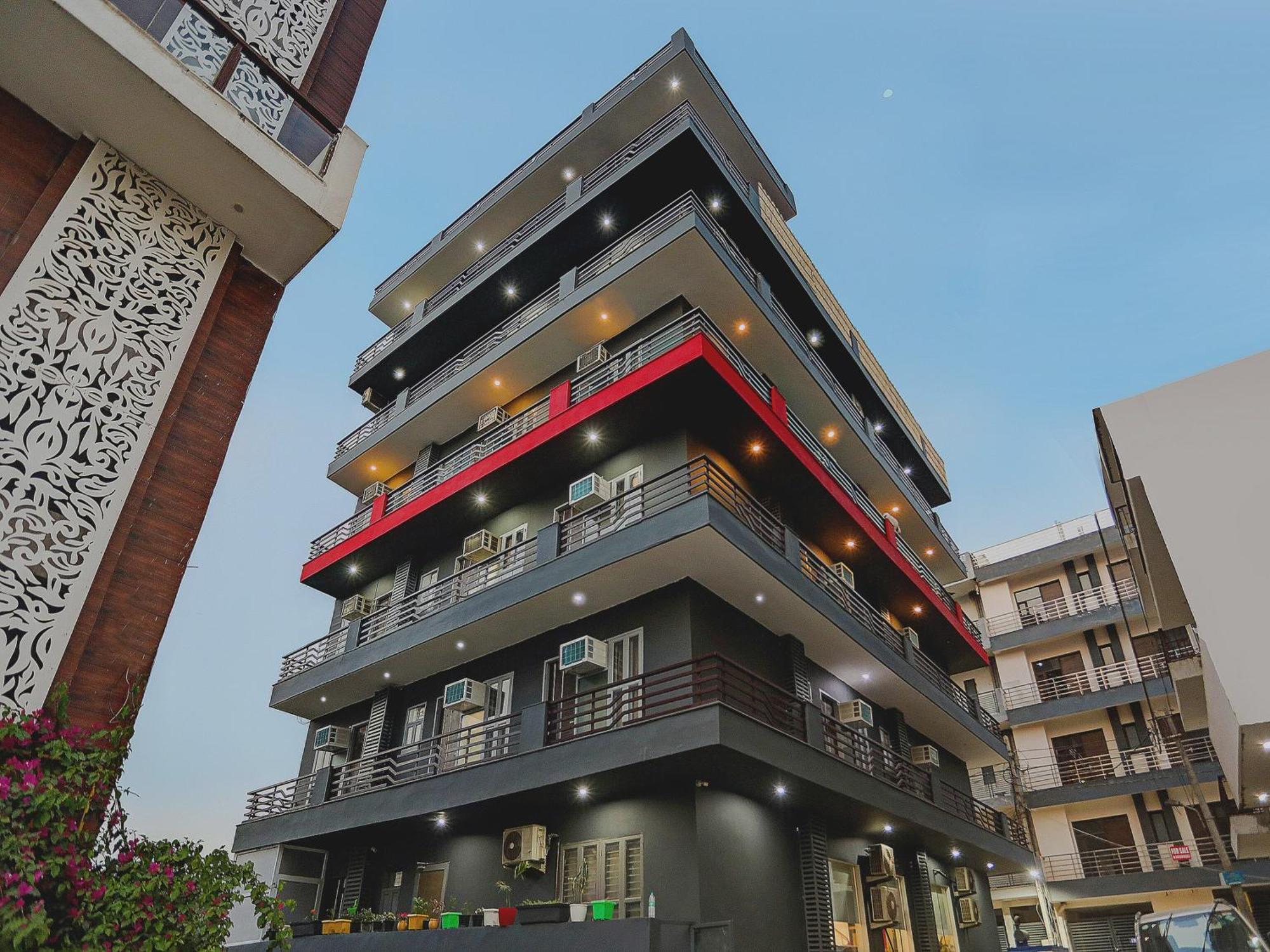 Super Townhouse Cloud Bay, Near Genpact, Sector-69, Gurgaon Hotell Exteriör bild