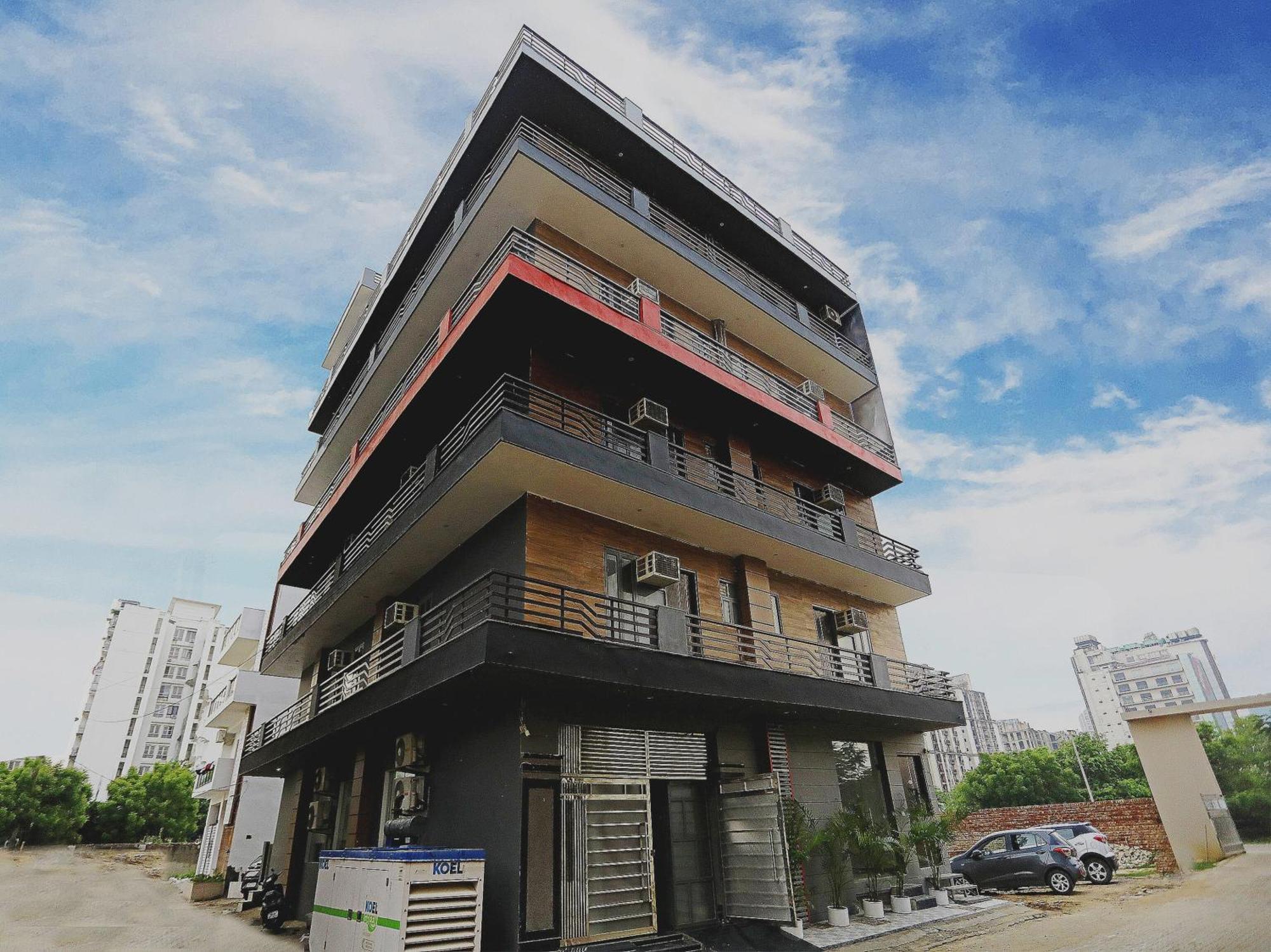 Super Townhouse Cloud Bay, Near Genpact, Sector-69, Gurgaon Hotell Exteriör bild